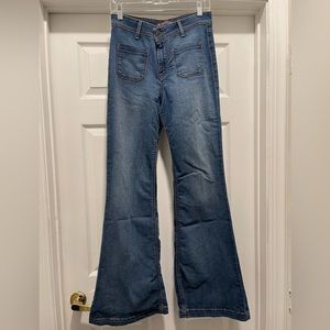 Mid rise bell bottom Jean. Forever 21 70s vibes disco size 27